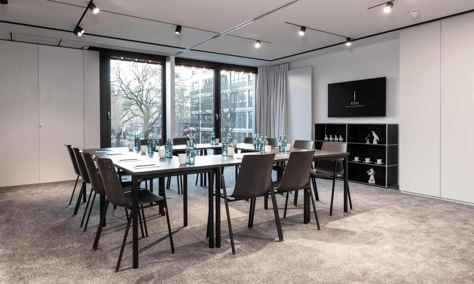 Hotel Kpm & Residences 5*