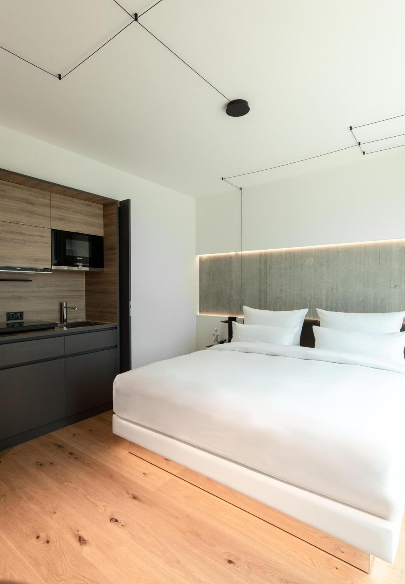 Kpm & Residences Hotel